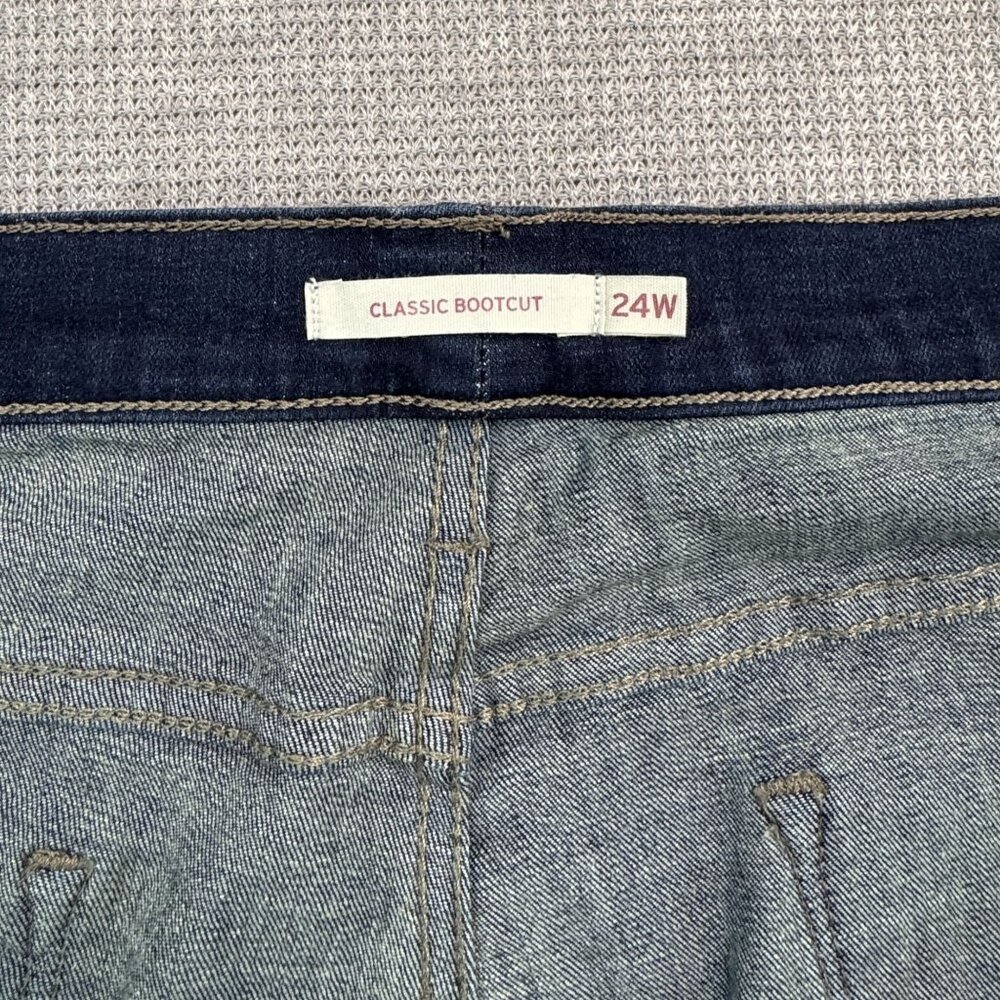 Levi Strauss Womens Classic Bootcut Jeans Size 24W Mid-Rise Dark Wash Denim - Picture 6 of 16